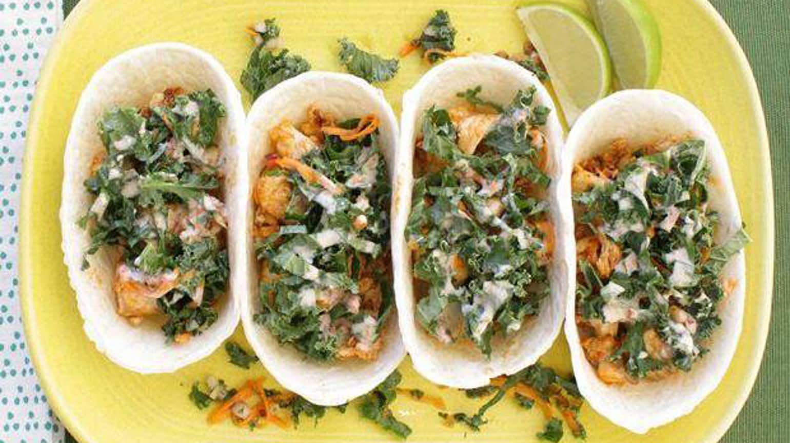 Soft tacos avec une garniture à base de tilapia et de chou vert 